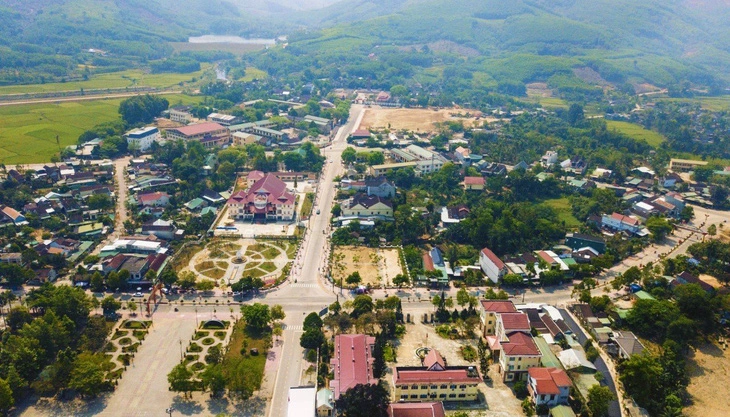 Toàn cảnh trung tâm huyện Ba Tơ, Quảng Ngãi - Ảnh: TRẦN MAI