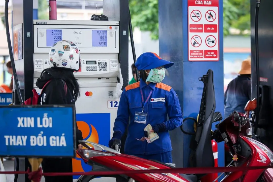 Tác động gián tiếp và dài hạn của giá xăng dầu đến ngành logistics nội địa