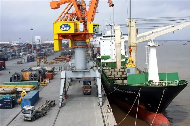 Cước vận tải biển và chi phí thuê container lại tăng tạo gánh nặng cho doanh nghiệp xuất khẩu. Ảnh: GT