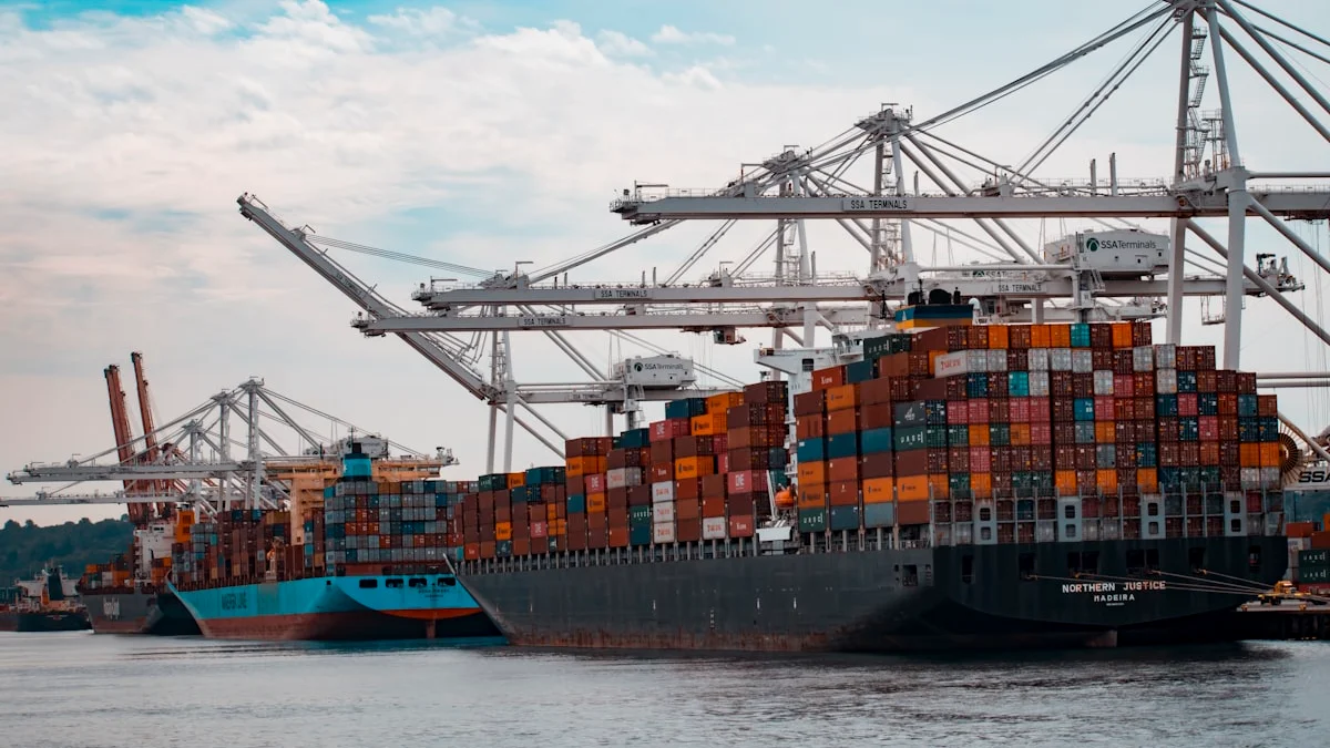 Cảng container Cái Mép Việt Nam xuất khẩu đi Mỹ bị ảnh hưởng bởi thuế vỏ container thép 2026